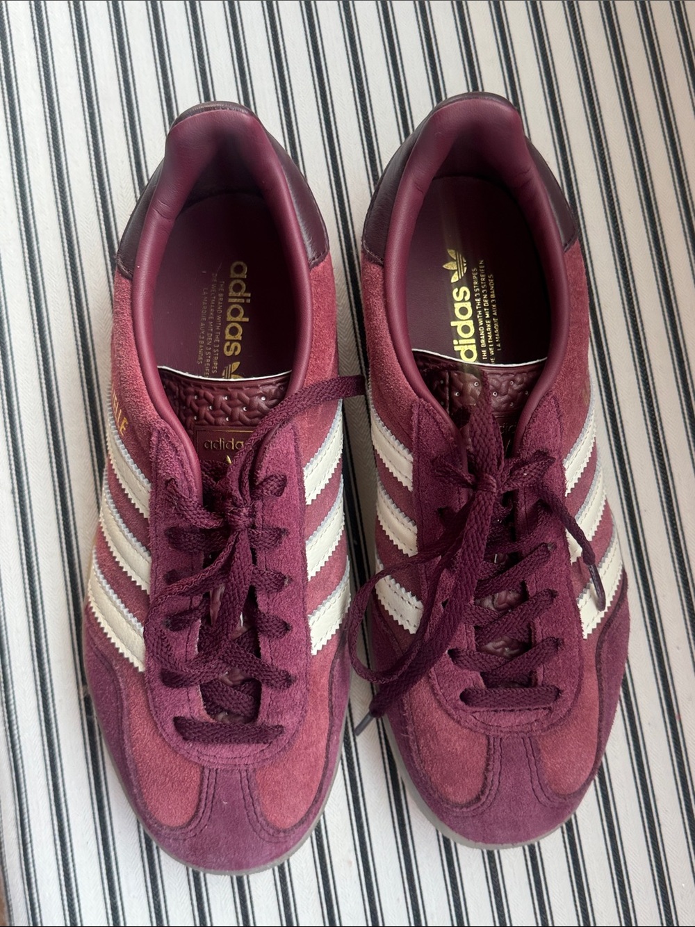 Adidas - Gazelle Burgundy & White Sneakers (5.5/6)
